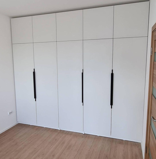 Встроенные распашные шкафы-Белый встроенный распашной шкаф «Модель 9»-фото6